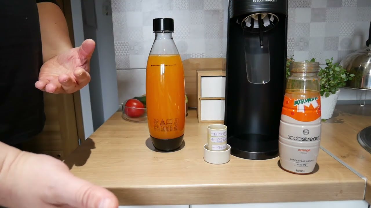 Jak przygotować orzeźwiający napój z syropu sodacyjnego Sodastream.