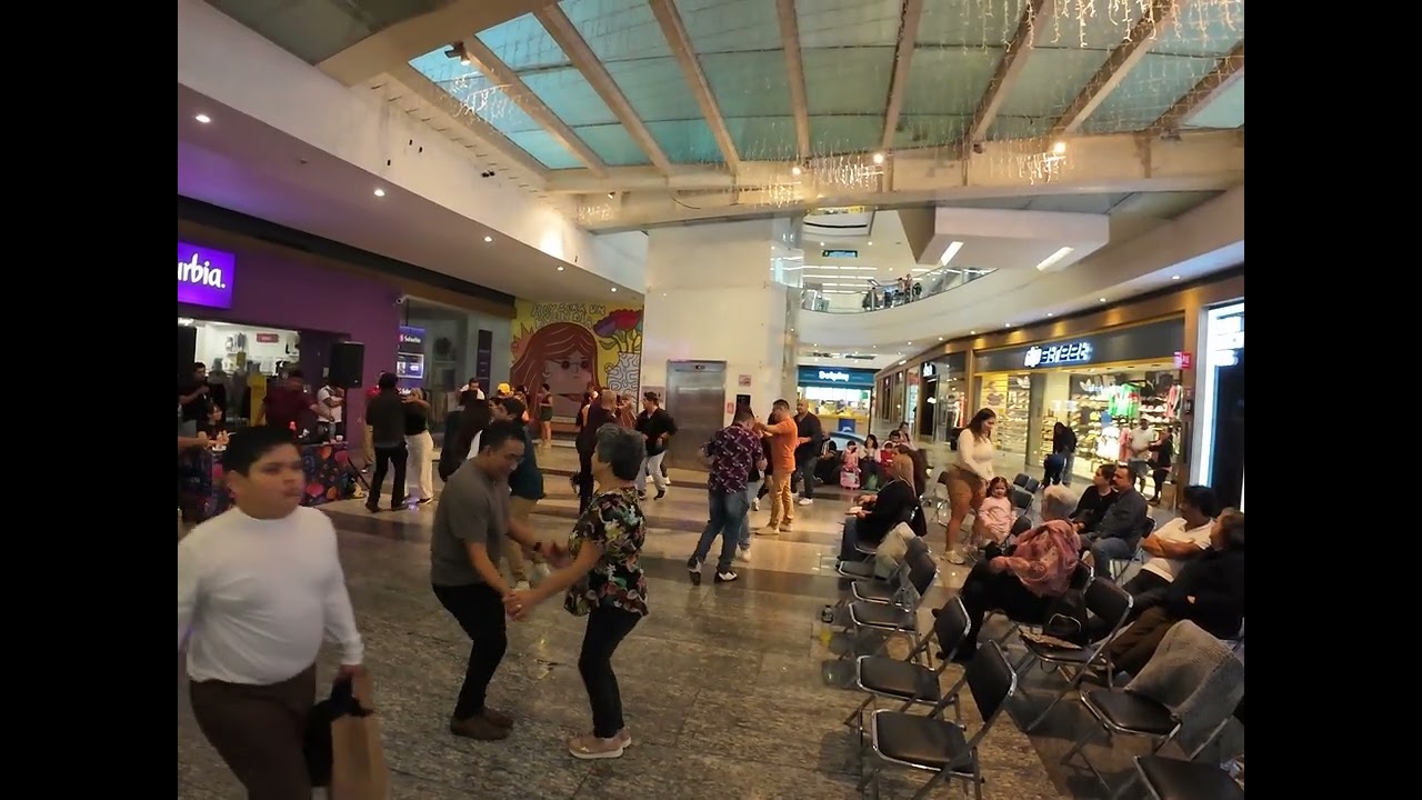 TOCÓ MÚSICA Y BAILE EN PLAZA FORUM TODOS LOS MIÉRCOLES AQUÍ LOS VEO ok