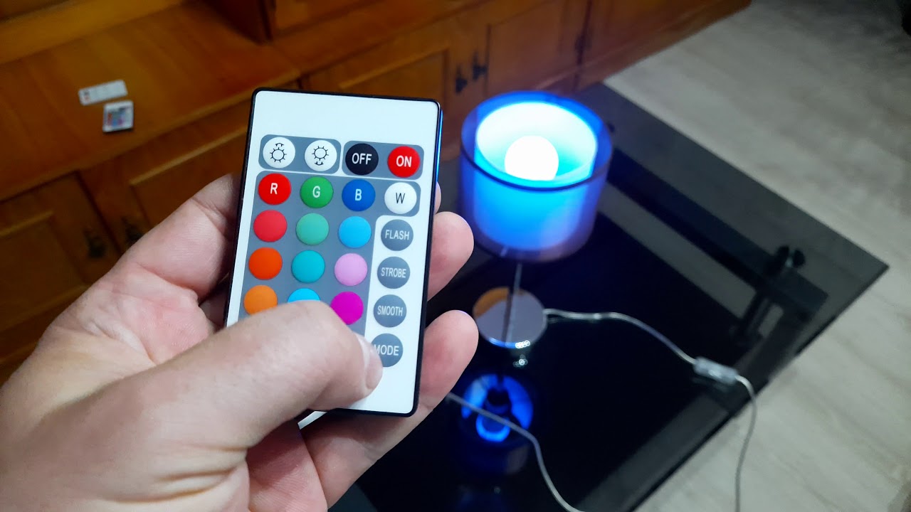 Bec multicolor RGB cu telecomanda