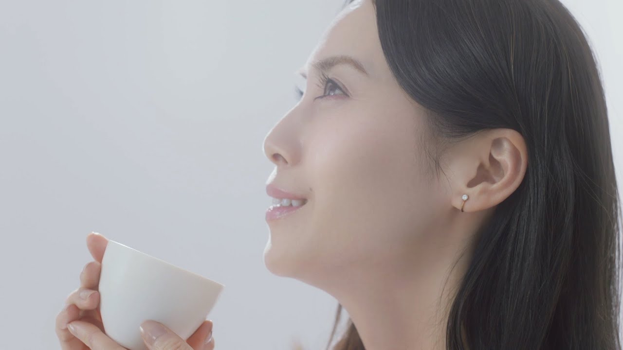 中谷美紀、変わらない美しさの理由は“お茶”　様々なお茶の楽しみ方を提案　「一番摘みのお～いお茶」新作TVCM
