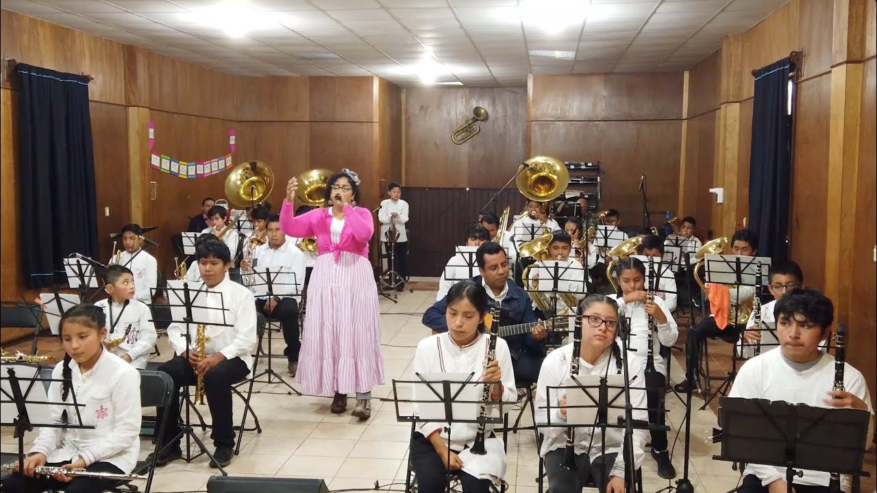 La Santa Cecilia & Banda Filarmónica Tukyo'm ët Xuxp de San Pedro y San Pablo Ayutla