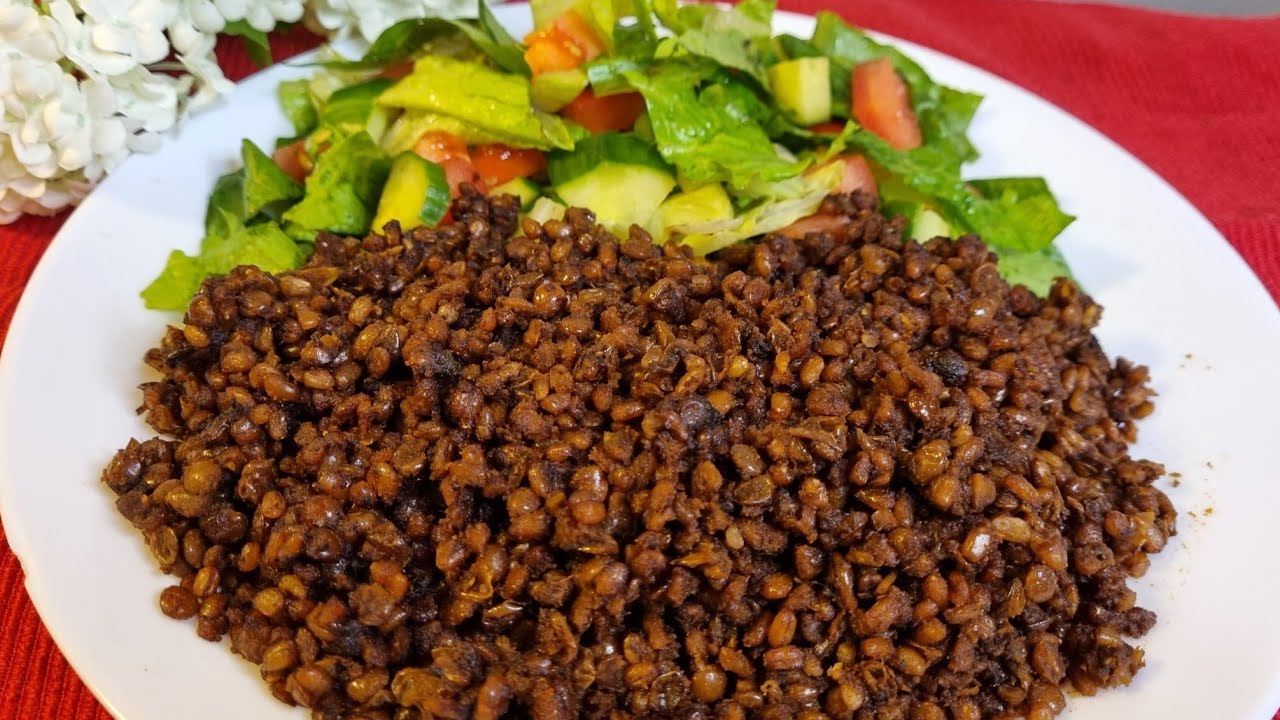 Mjadara - Lebanese Bulgur and Lenses Dish 🇱🇧. (TURN ON SUBTITLES)