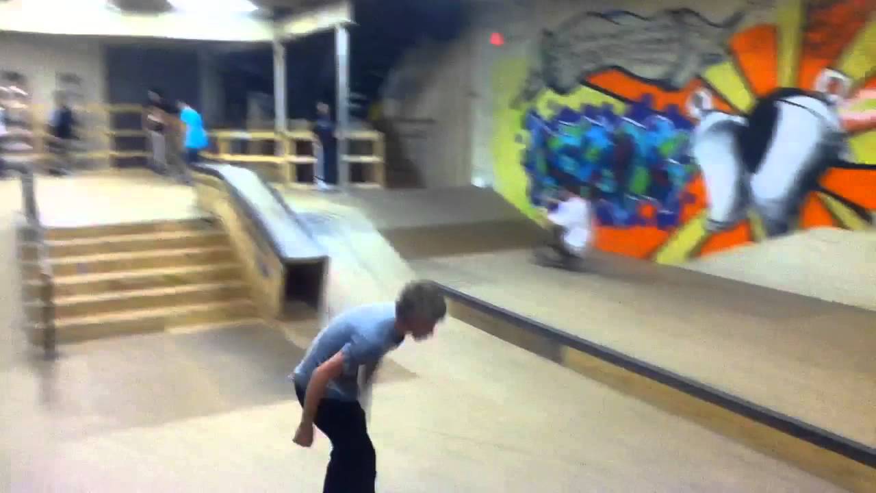 Alex Perkins - Kickflip Late Shove