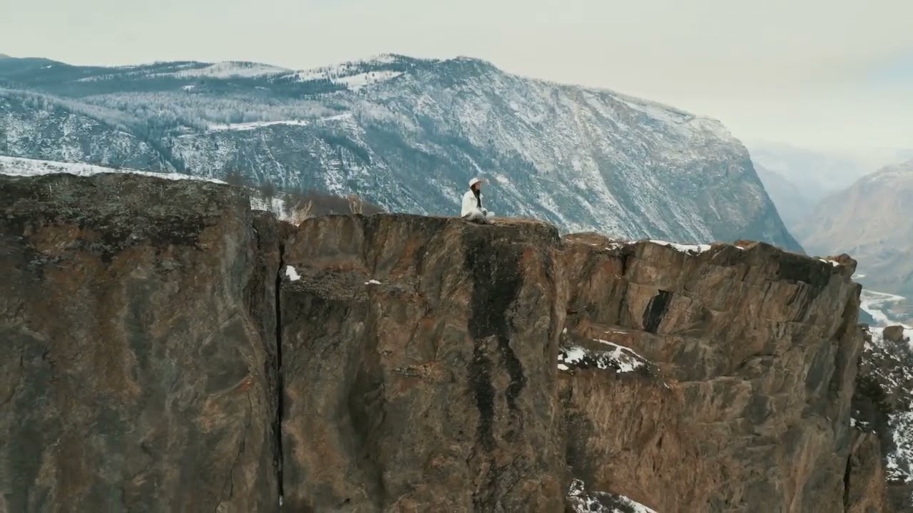 İHTİLALLER  (ft. SILAY) 2026 yılında m&uuml;zik d&uuml;nyasında yeni şarkılar arasında hit olabilir mi?