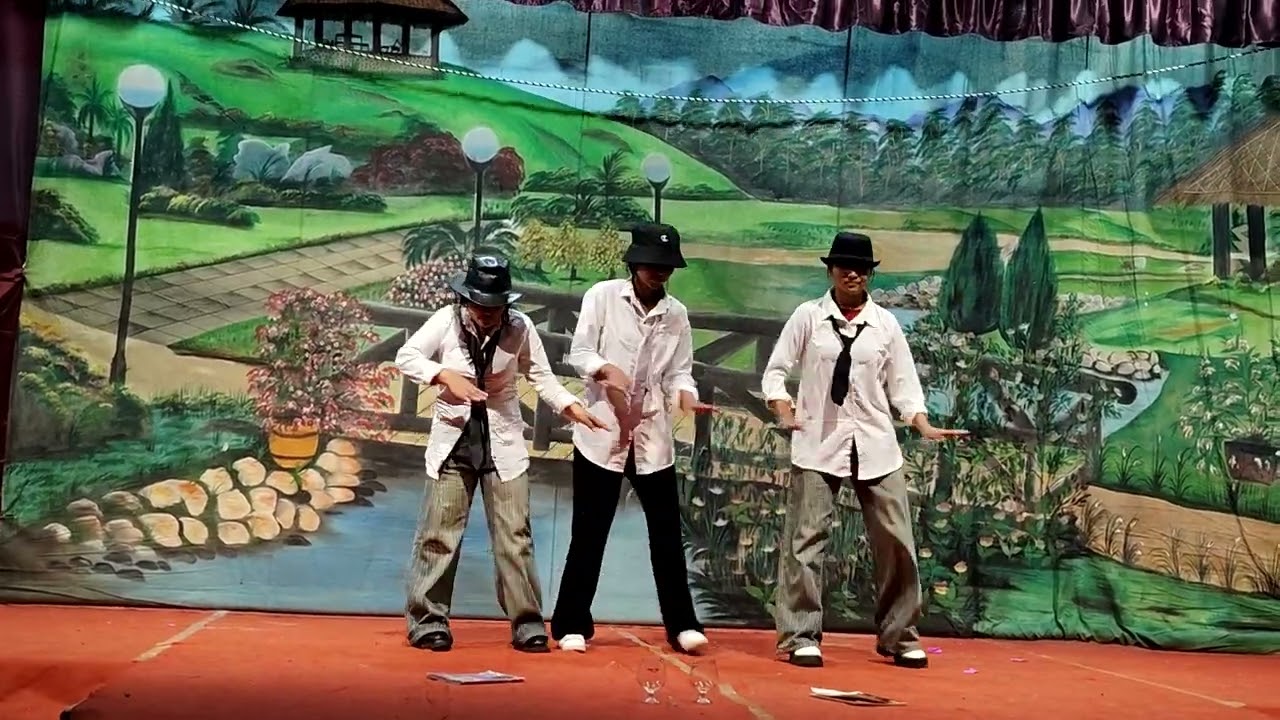 Best entertainment. Dance by Danelia and her friends 