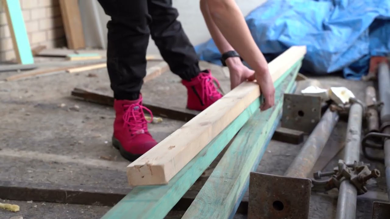 Safety shoes for women in the trade industry | she wear