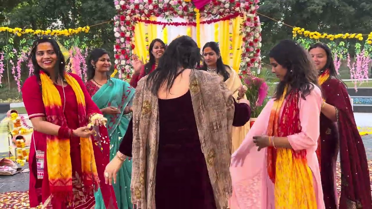 रंग बरसे भीगे चूनर वाली 🥰 #happyholi 