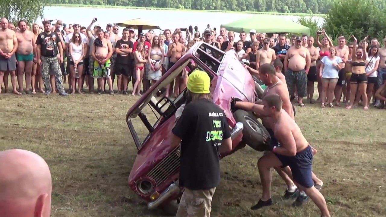 Соревнования по Переворачиванию Машины /  Wettbewerbe in Umkippen Auto