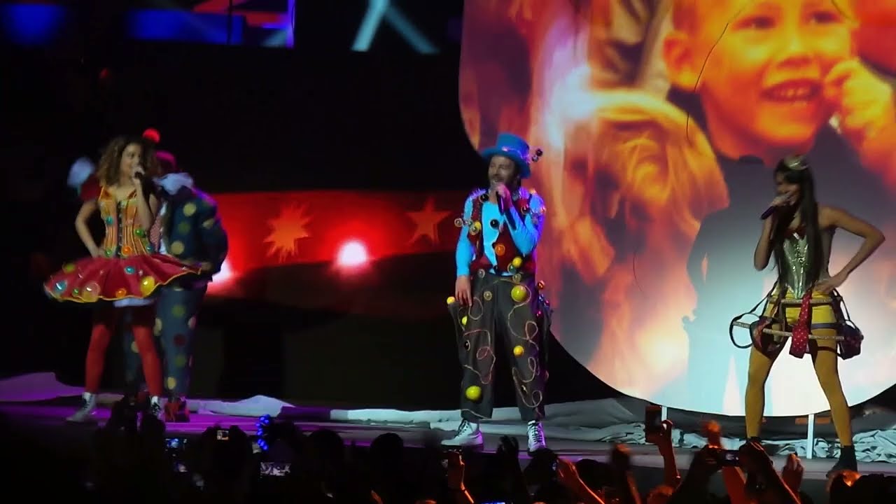 Les Enfoirés au POPB ou à l’Accor Arena le 25 janvier 2016 - Maé, Shy’m, Tal, Mimie Mathy 