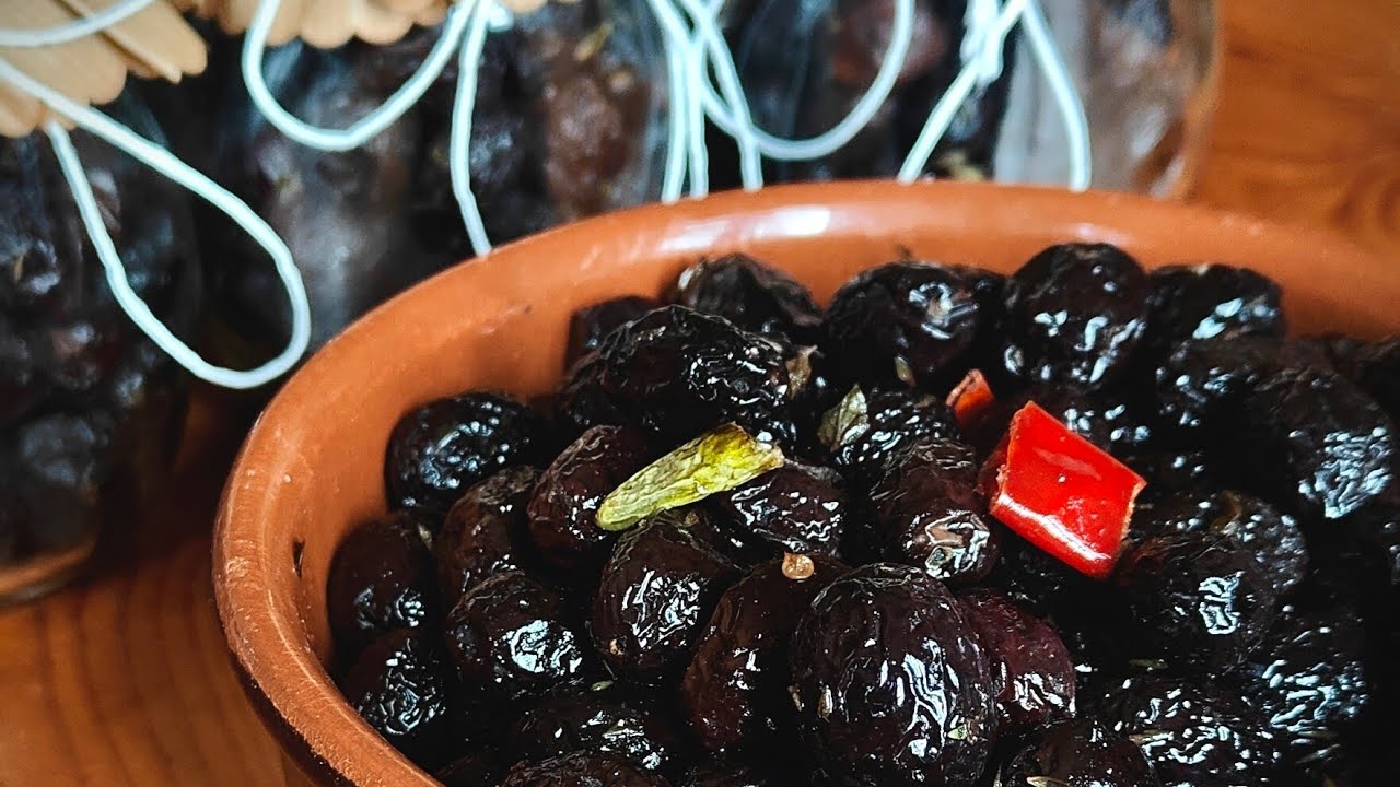 olive nere sotto sale e infornate: antica ricetta calabrese veloce di Nonna Picetto