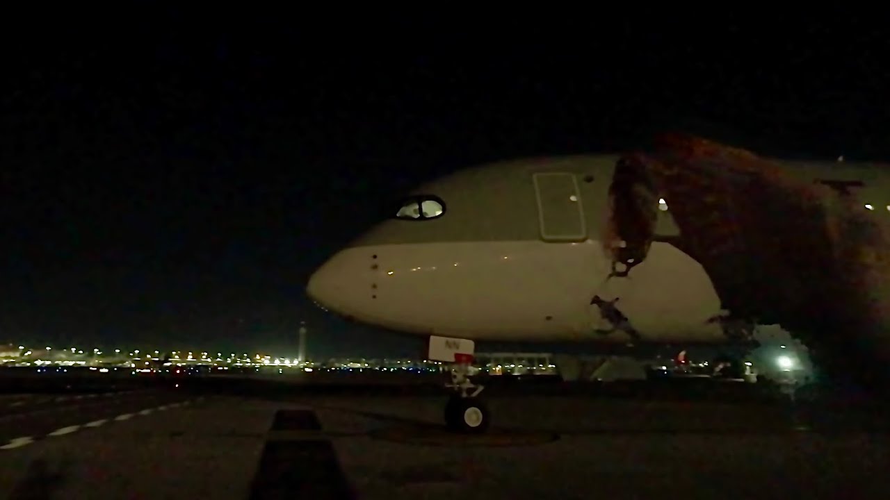 Airbus A350-1000 pushback and engine start