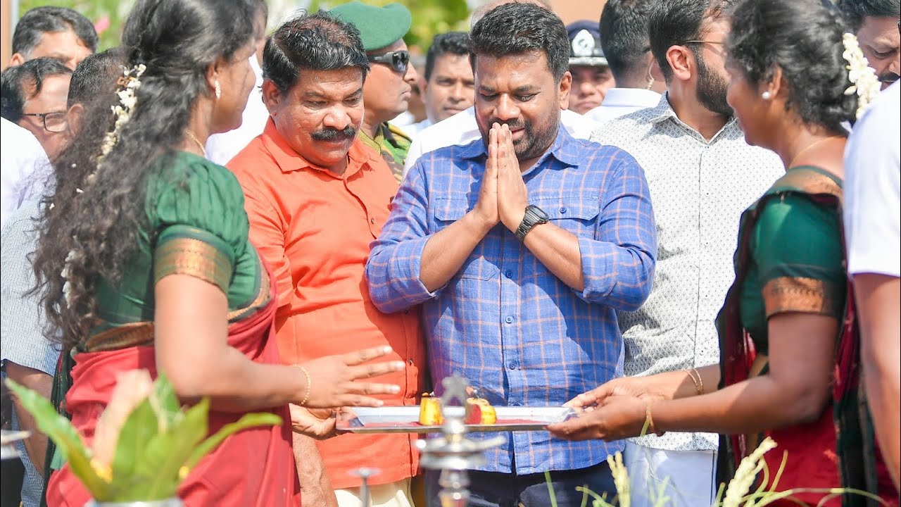 யாழில் இடம்பெற்ற தைப்பொங்கல் விழாக்களில் ஜனாதிபதி பங்கேற்பு; ஜனாதிபதியுடன் செல்பி எடுத்த பொதுமக்கள்