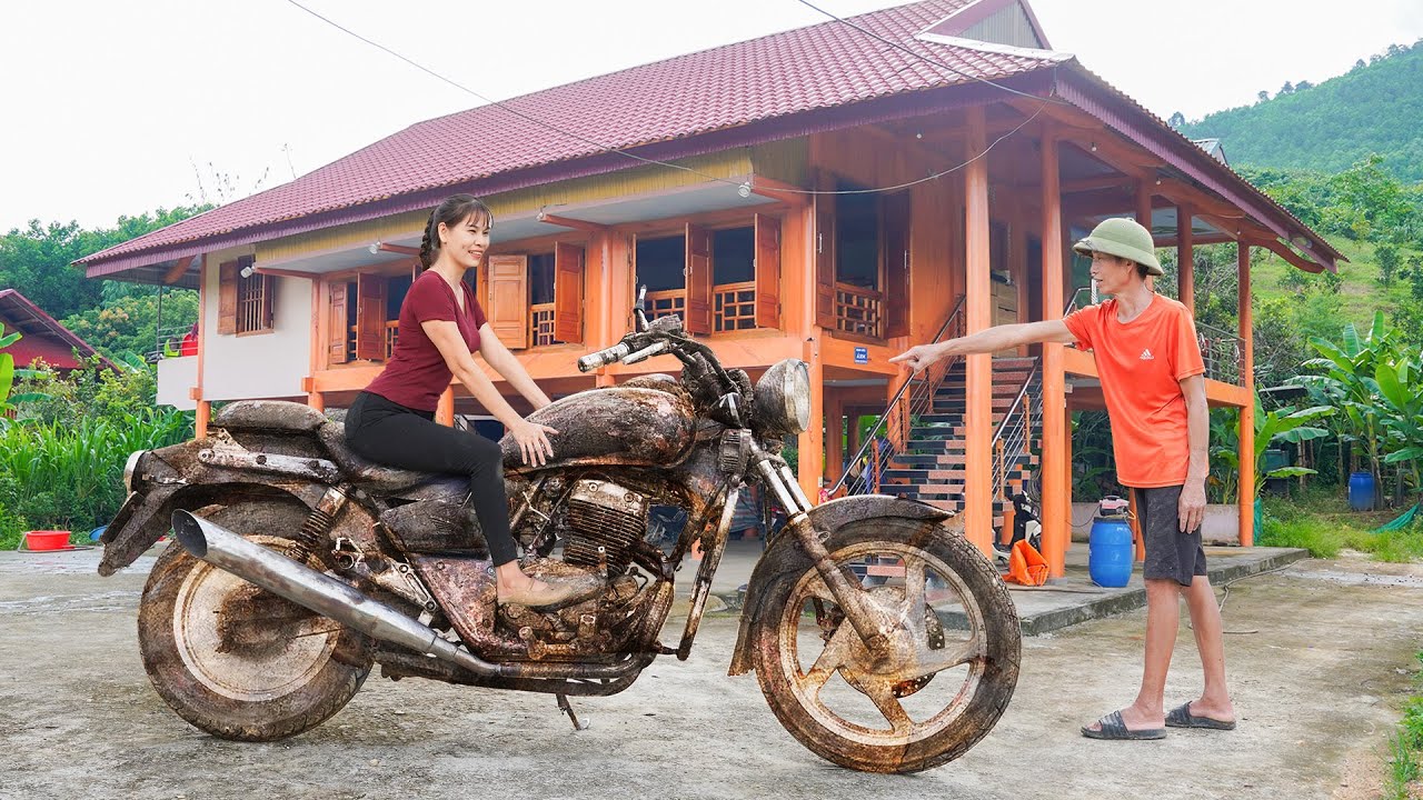 Girl Restores Legendary Honda CB1200 Abandoned for Many Decades, from Rust to Masterpiece
