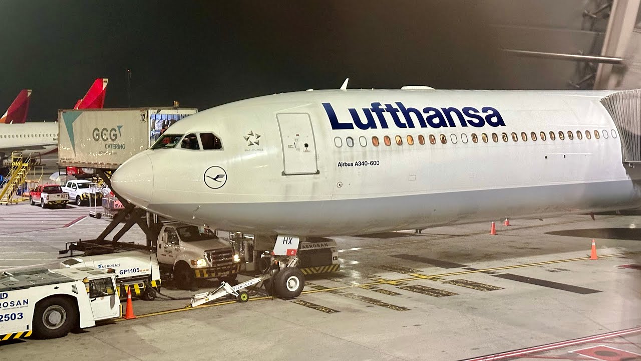 Lufthansa Airbus A340-600 aterrizando en Bogotá El Dorado