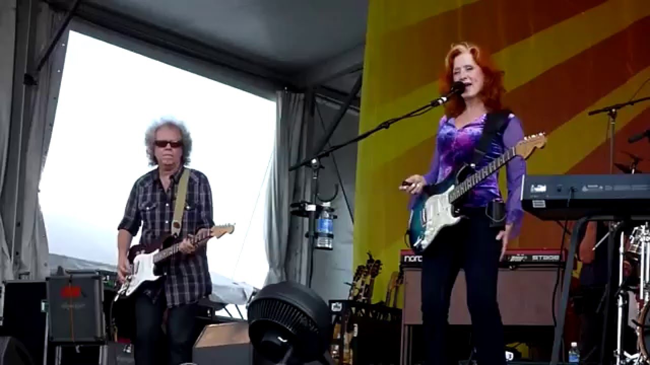 Bonnie Raitt - Love Sneaking Up On You - Live at Jazzfest New Orleans 2009