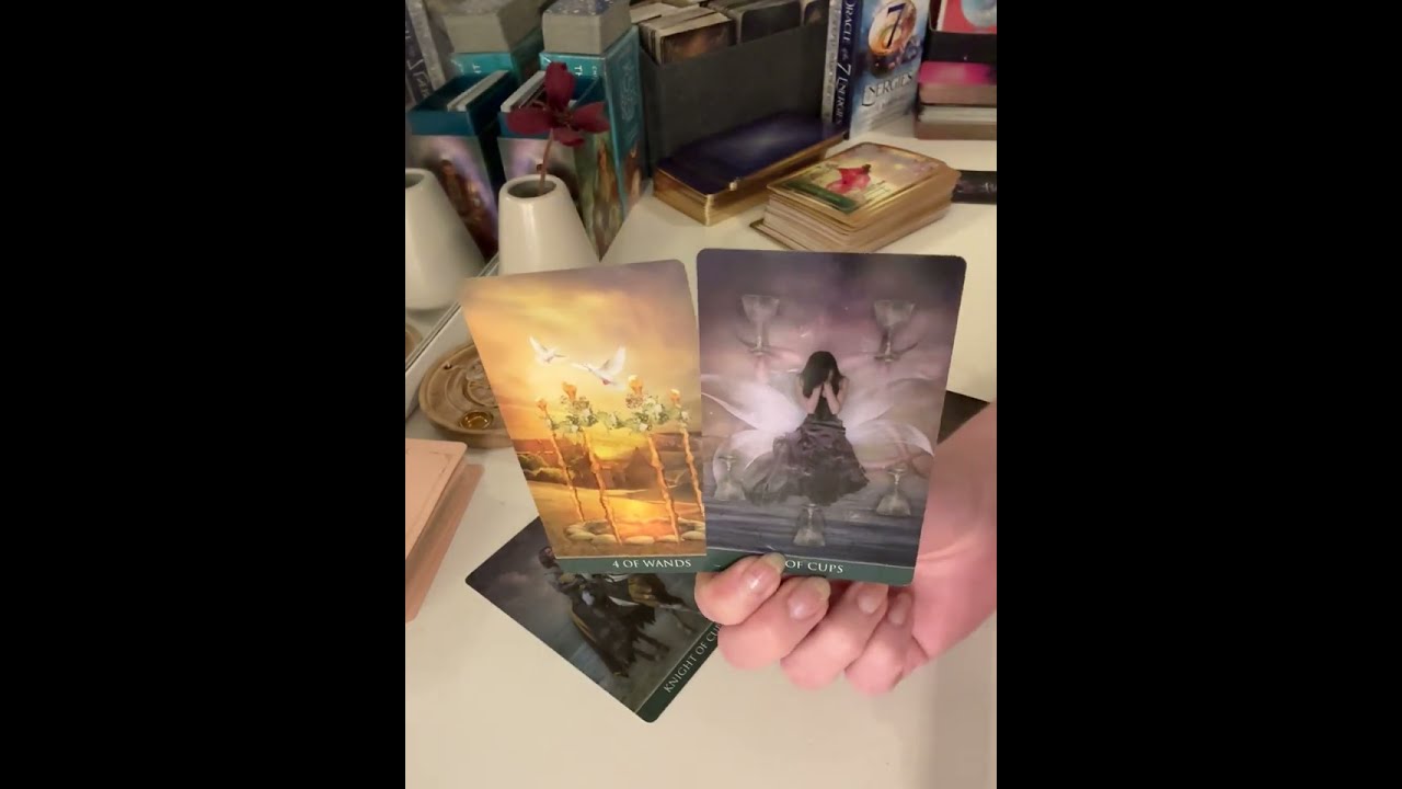 Vad kommer in i kärlek?❤️ 2 personer du känner sen förr.. samtidigt igen😆 Tarot tidlös