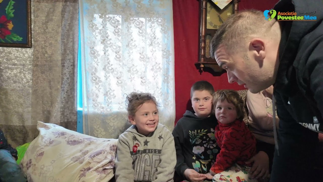 Opt frați cu nevoi multe, crescând fără mamă