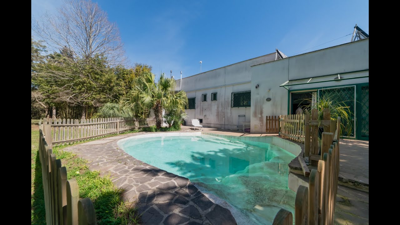 Vendo villa con 7600mq di giardino 4 camere e 4 bagni