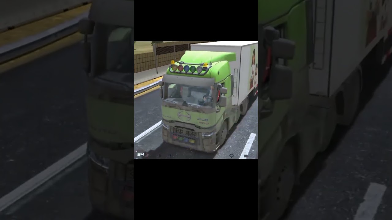 Truk Hino MBG ngebut oleng 