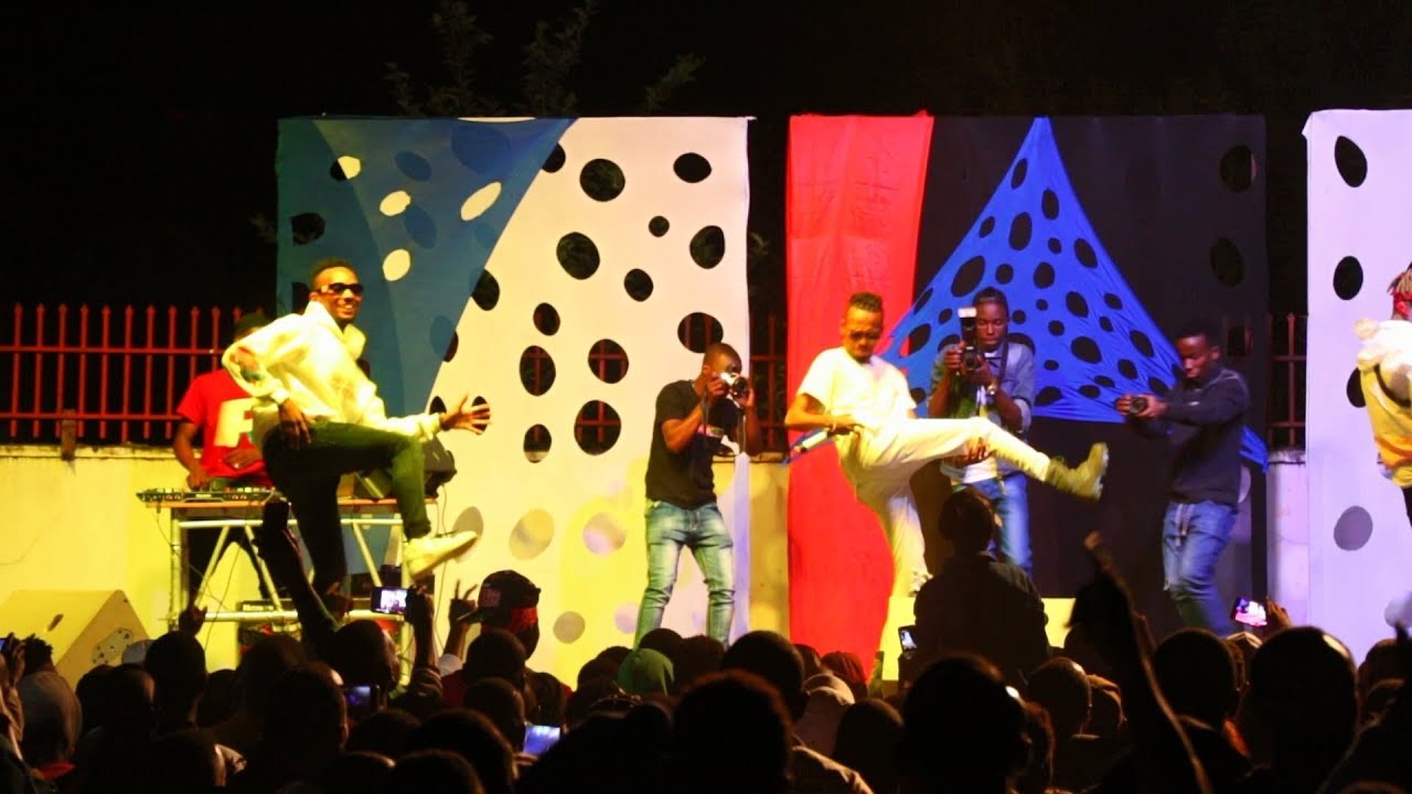KUFURU LA DOGO JANJA USIKU WA #NANDYFESTIVAL BUKOBA/BILLNASS NA WHOZU WAMVAMIA STEJINI