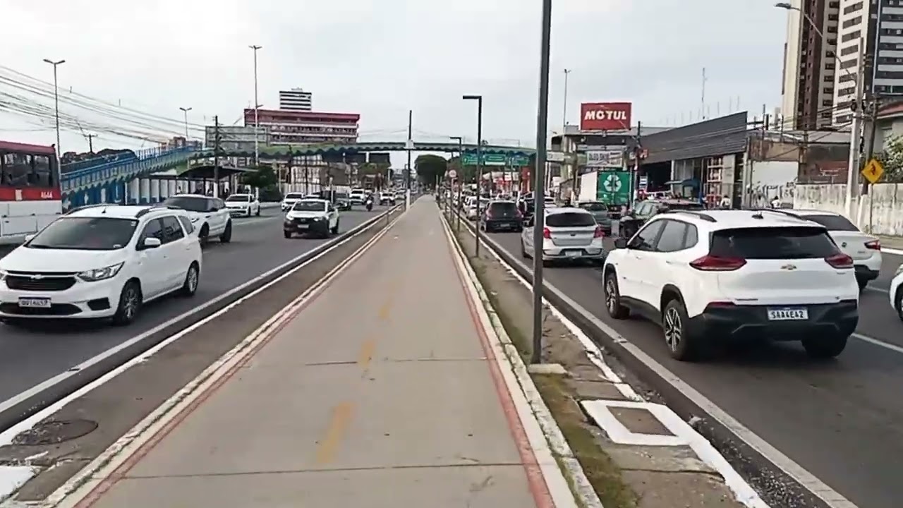 mostrando aqui a via do farol do ciclista aqui em Maceió 