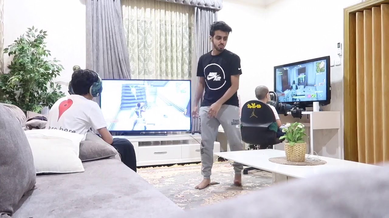مقلبت سيف وصلوح !! #طفيت عليهم السوني وهم يلعبون فورت نايت ✌️😂 ( لا يفوتكم )