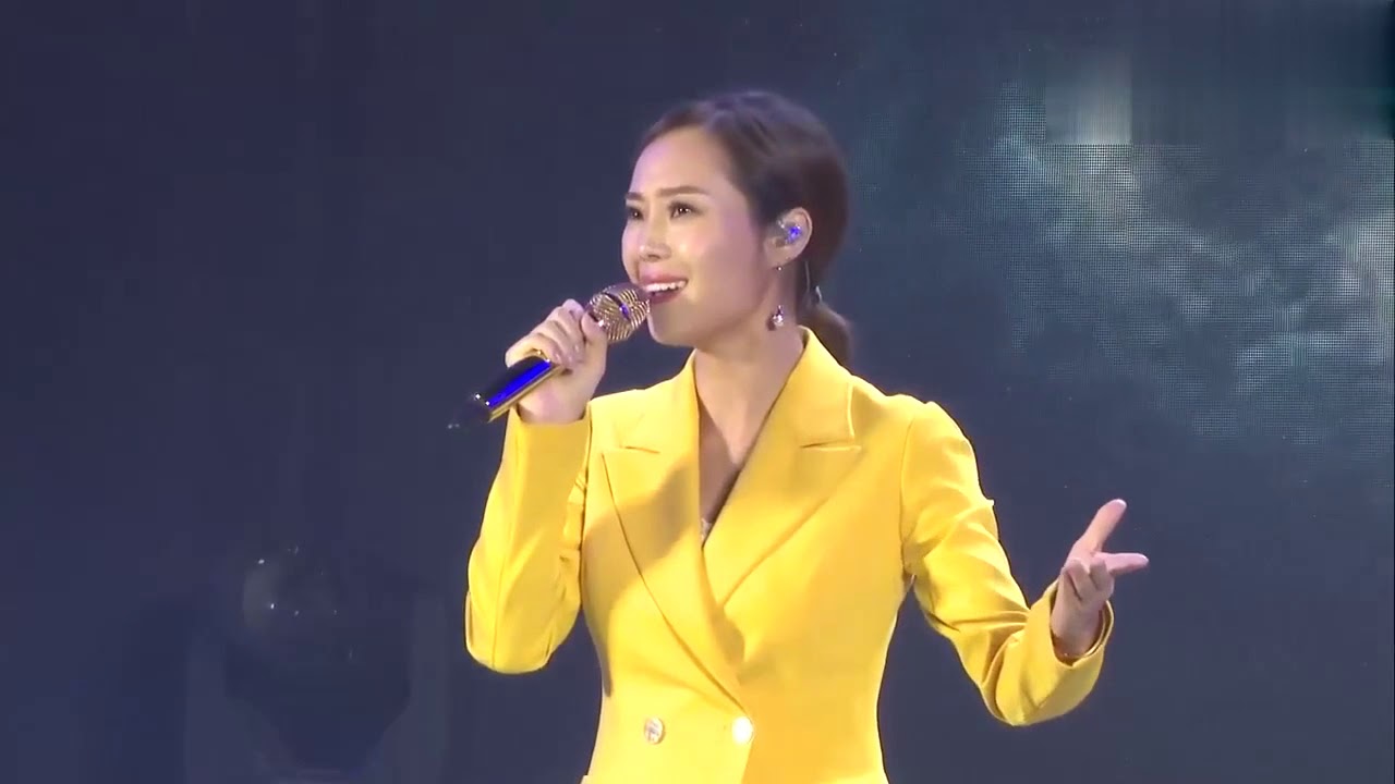 云朵唯美演绎《西海情歌》吉林梅河口春晚演出
