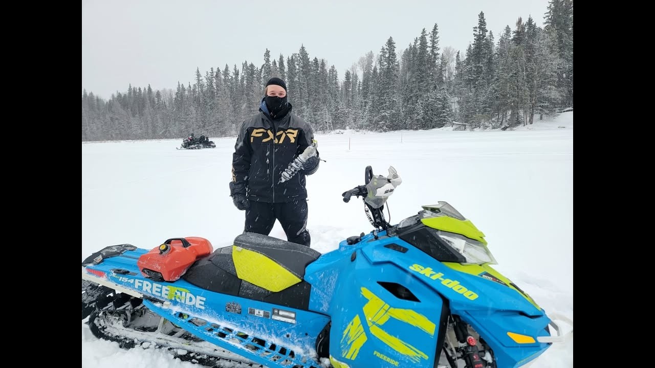 Ski-doo DOWN on a Pow Day!!