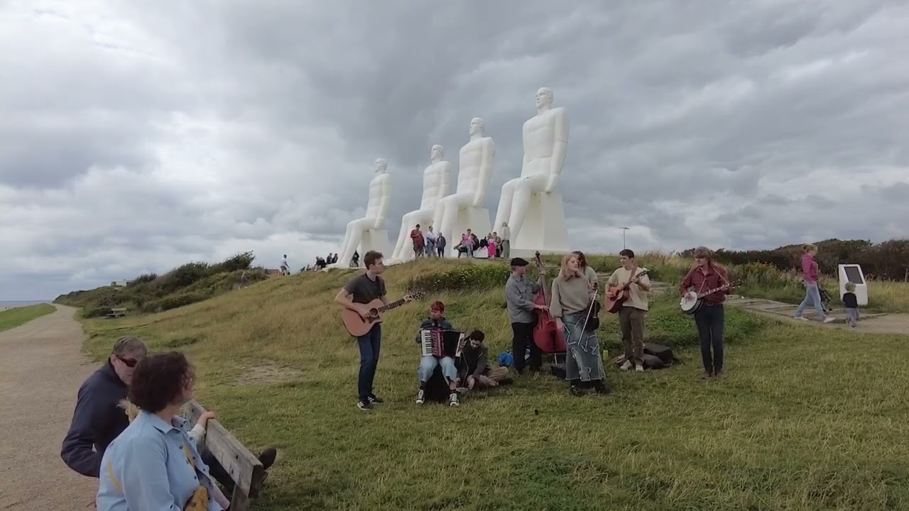 Tom Dooley (Live v. Mennesket Ved Havet) - Halmøre