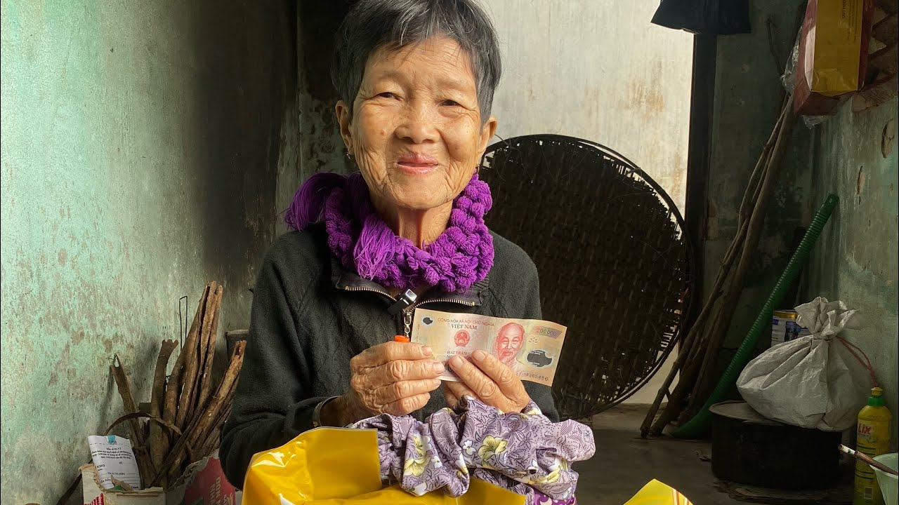 Thăm cụ bà nghe lời tâm sự đẫm nước mắt ,sống neo đơn già yếu bệnh tật