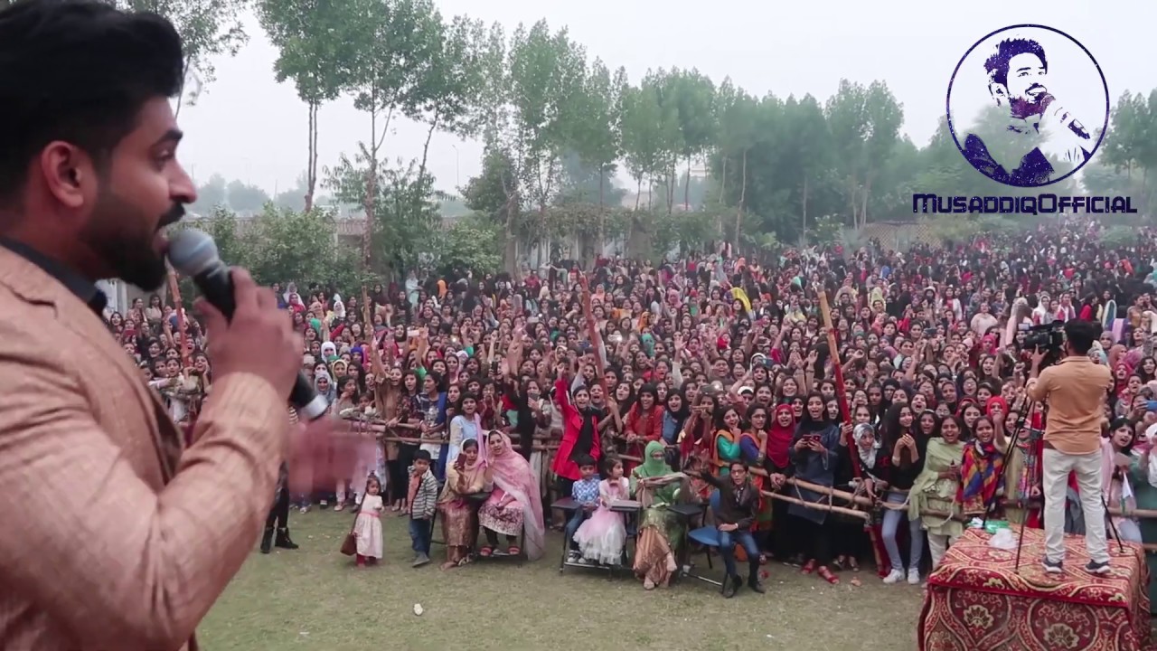 Sahir Ali Bagga Elizabeth Rai Inzi Dx and Iqra Altaf Live performance in PGC Burewala Show 2