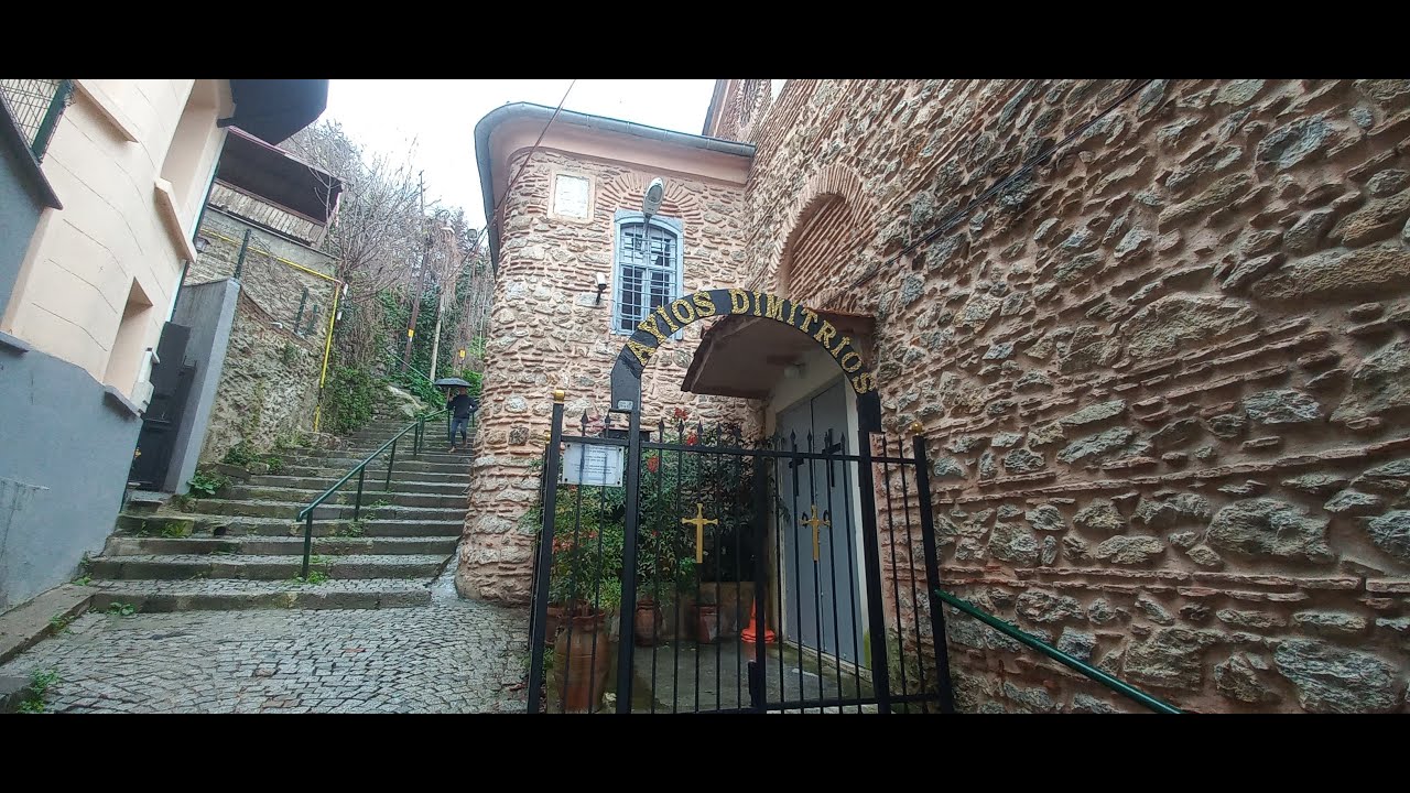ARNAVUTKÖY'ÜN RENKLİ EVLERİ, SOKAKLARI VE KİLİSEDEKİ TÜNELİ