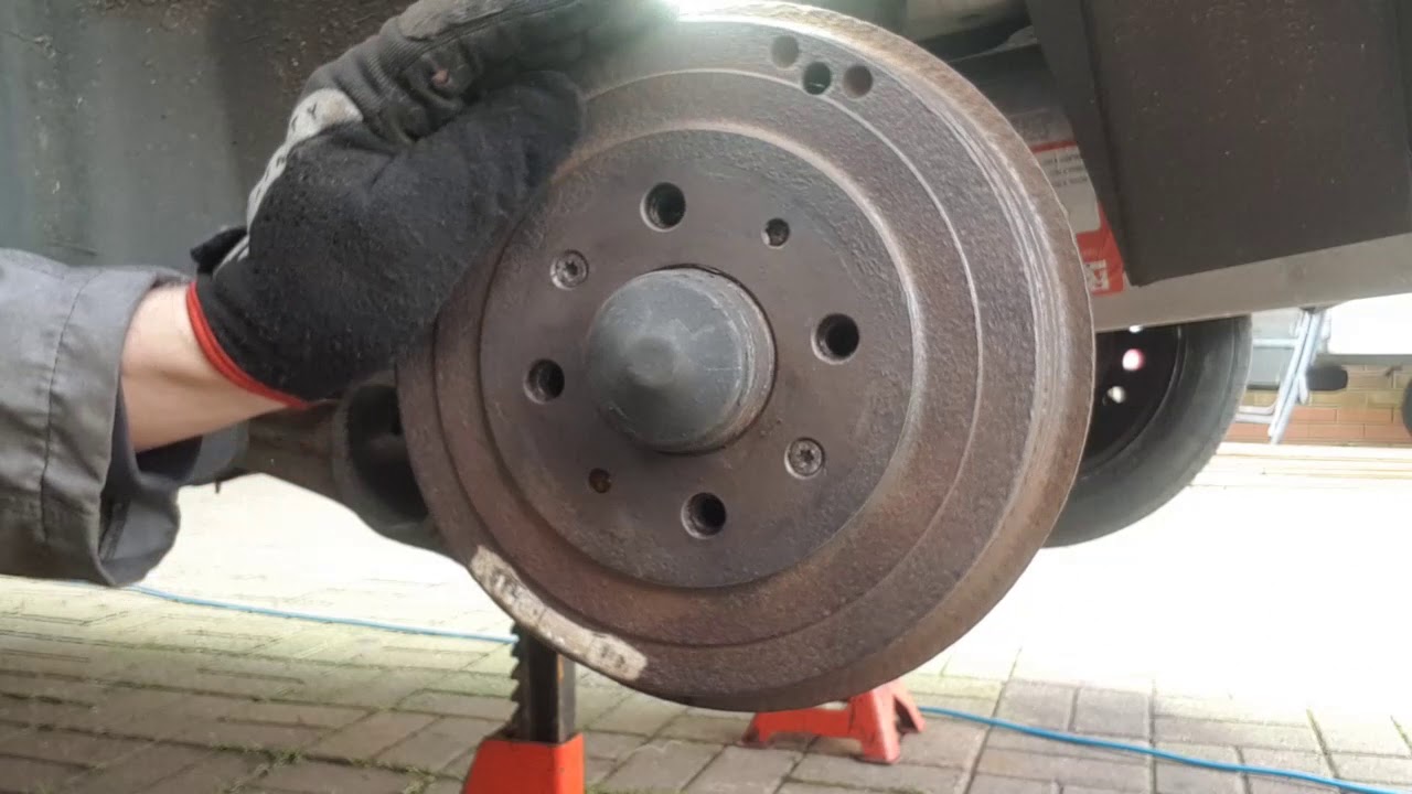 Fiat Punto rear brake service and handbrake renewal part 2
