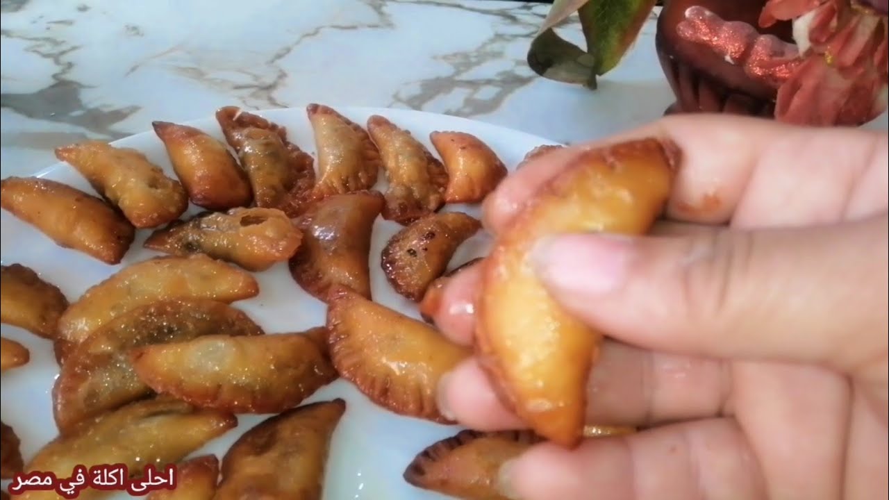 احلى سمبوسة في مصر 🇪🇬 سمبوسة كيوته حلوه ومقرمشة 😋 السمبوسة محشية بالعجوة طعمها لذيذ