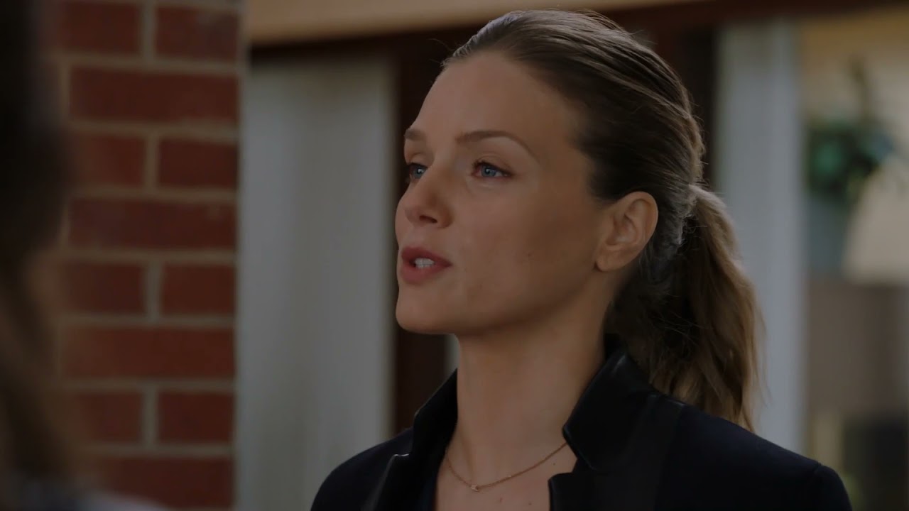 Hailey Takes Control of Voight's Crime Scene | Chicago PD 4x21