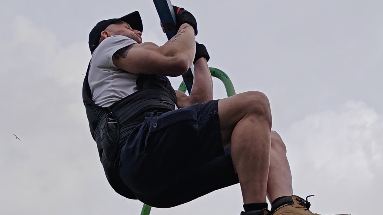 GAJ’S URBAN SPORTS | 22KG WEIGHTED CHIN UPS! | 8 Sets = 215 Reps! | Friday 20th February (4K 60FPS)