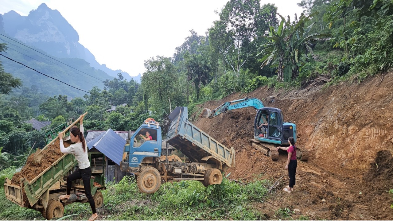 The construction project covers the lake of the driver and the girl.