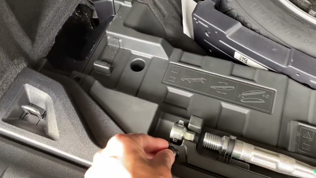 Расположение аккумуляторов BMW X5 2022 года