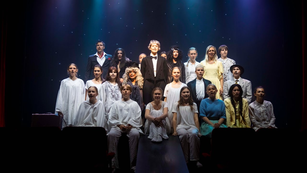 Familjen Addams på Teater Storan