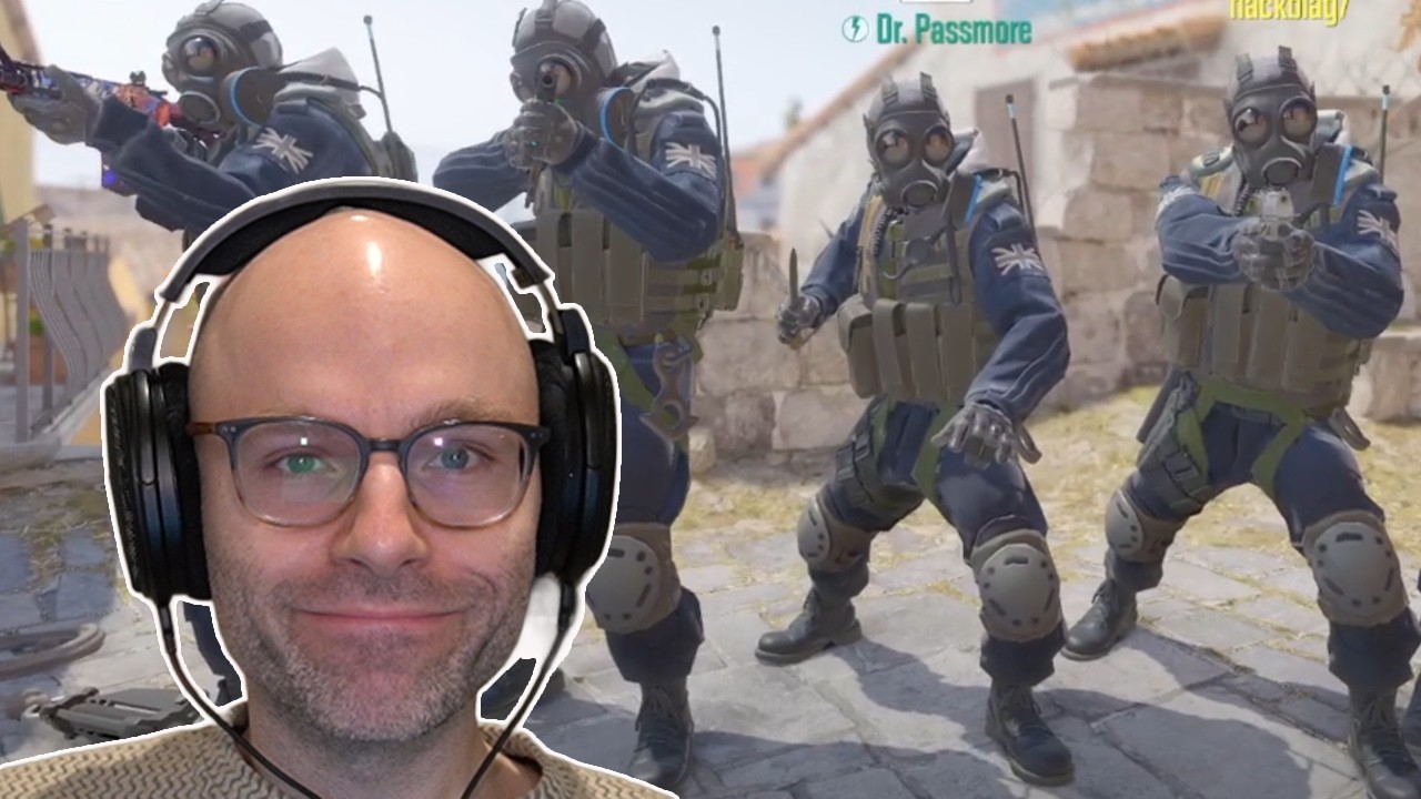 I'm literally holding banana (Counter-Strike 2)