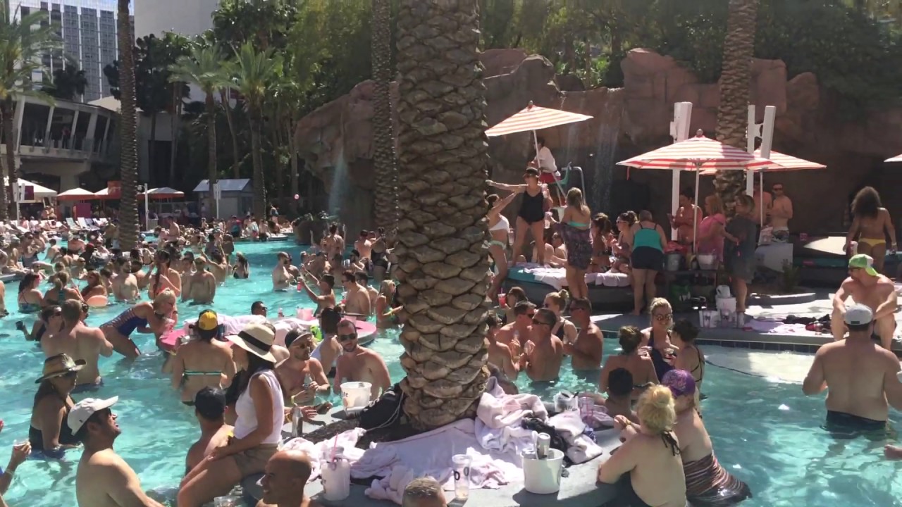 Flamingo Pool Vegas 4-22-17