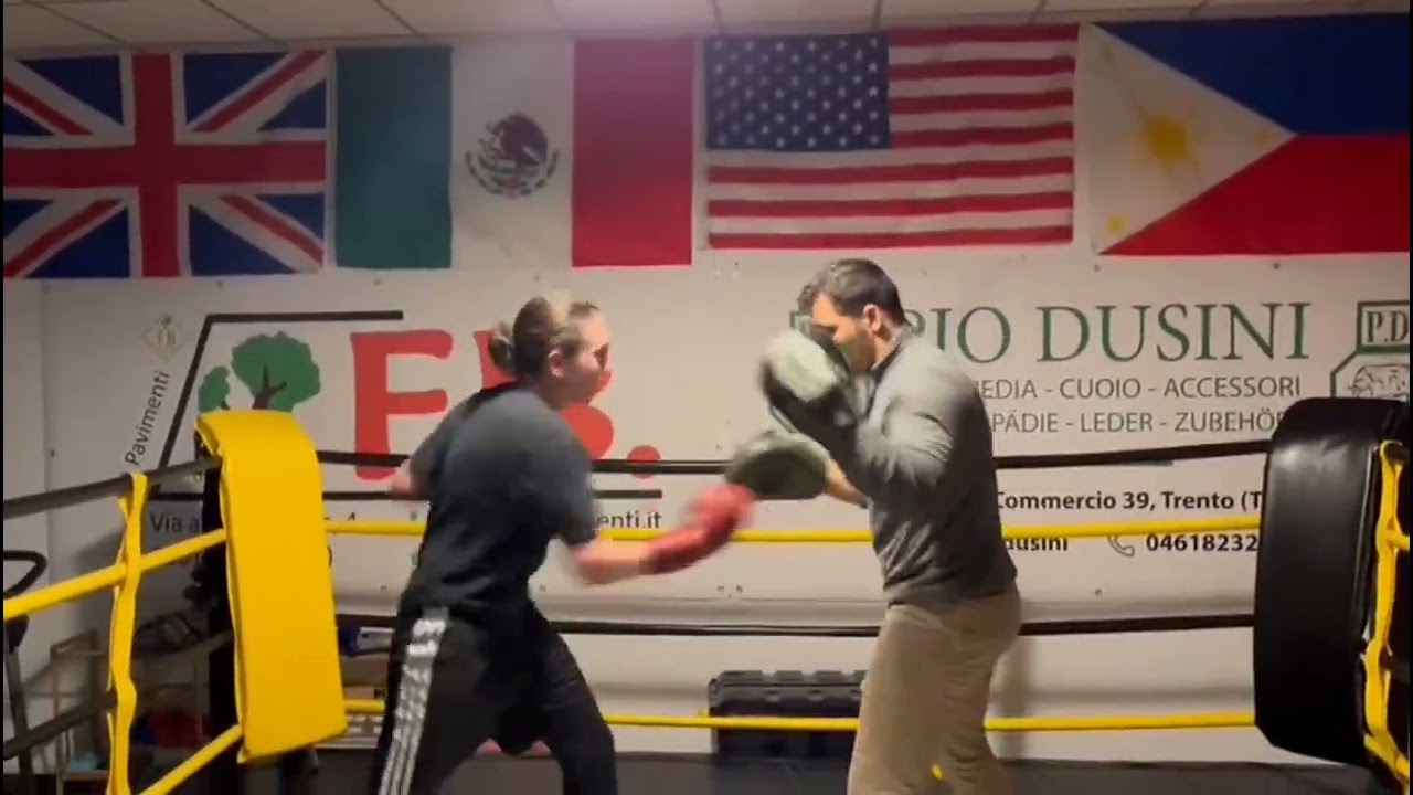 GIRL POWER amazing boxing girl padwork! #houseofboxing #trentoboxe #coachfabjan #boxing