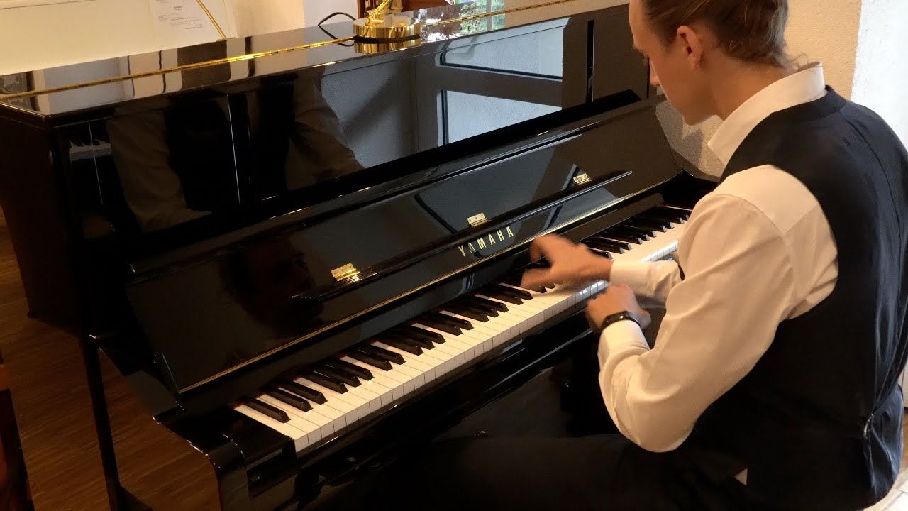 Klavier Yamaha YU10