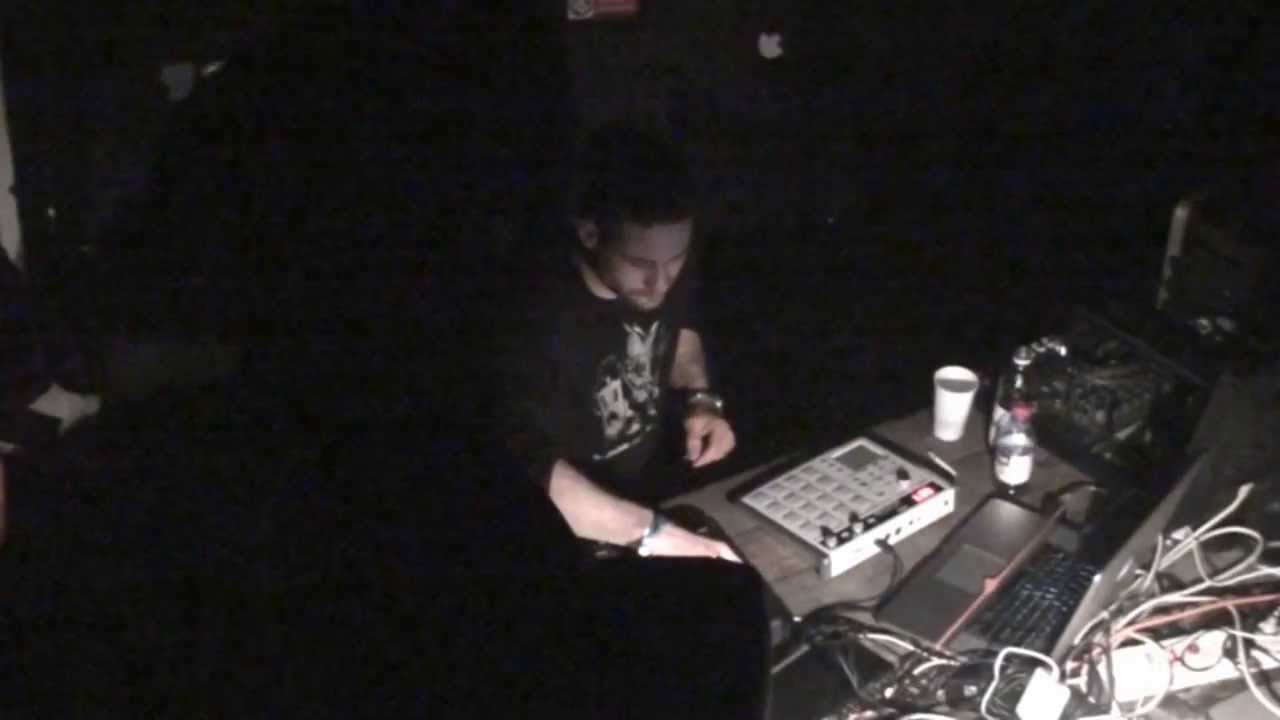 Nout from Heretik Sound System - Live @ unknow location