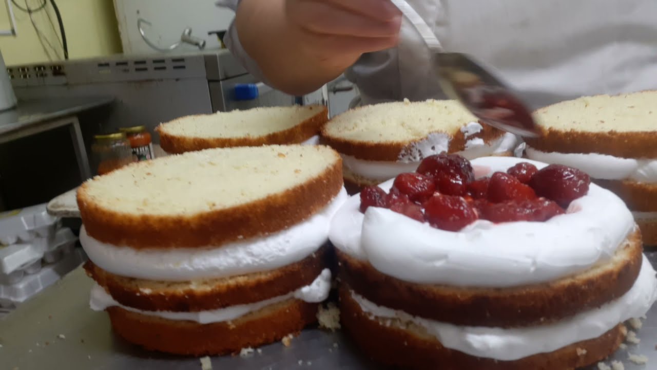 торт бисквитный со сливками и клубникой @любимая работа