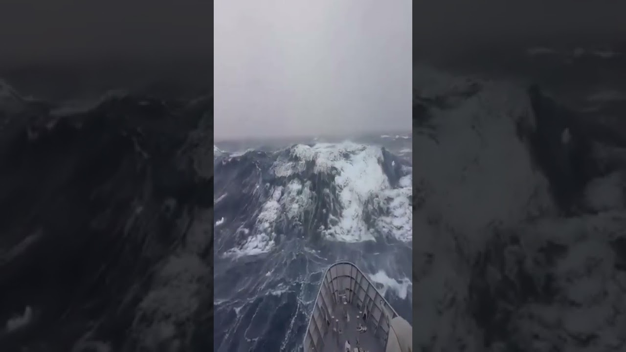 Okyanusta oluşan devasa dalgalara bakın! 🌀🌊 Gemide olsan ne yaparsın?