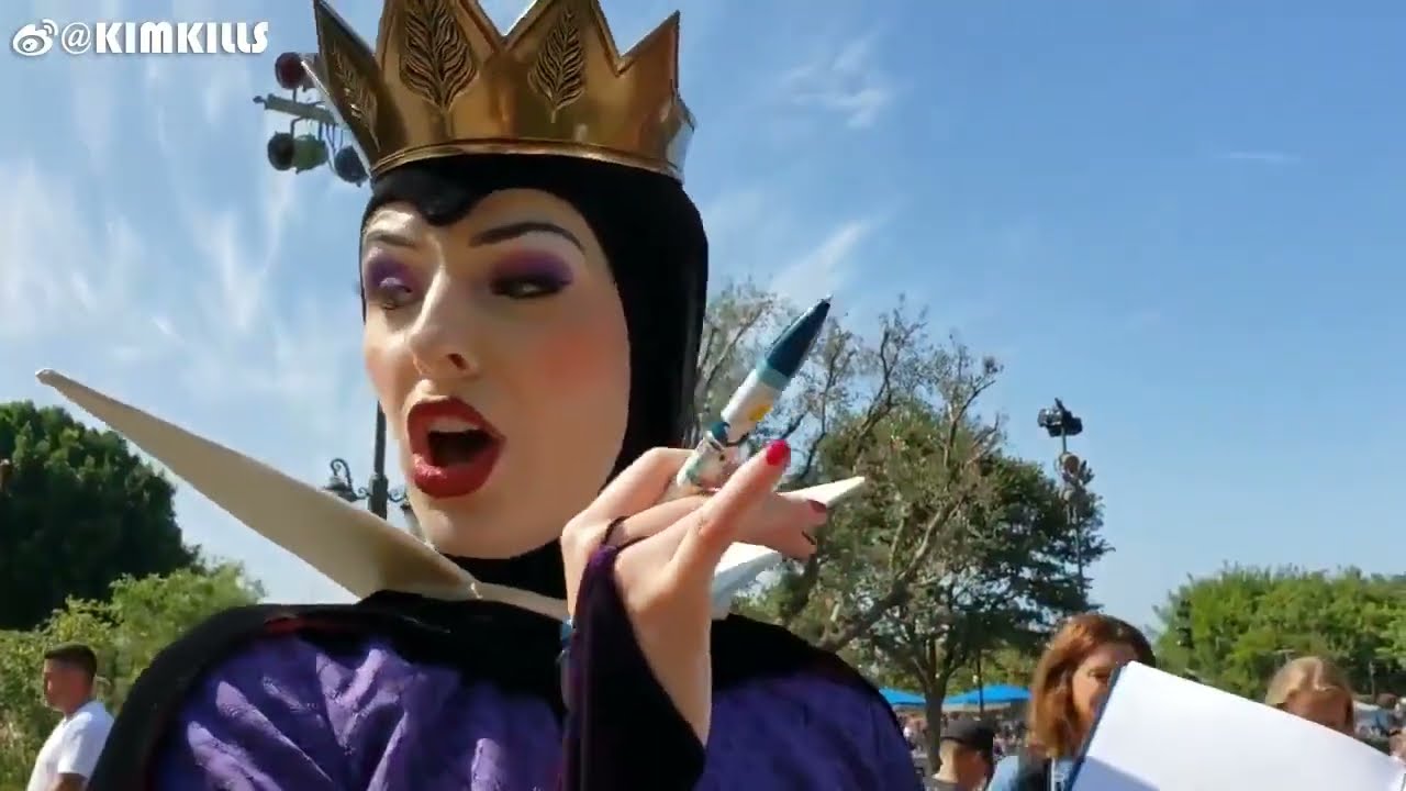 The Evil Queen's Reaction When I Gave Her A Mirror! Fatima Lakhani Reupload