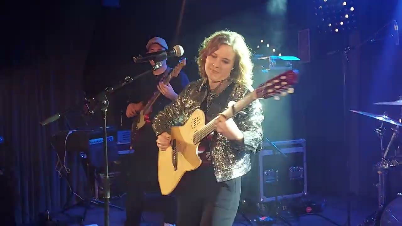 Emma Peters - Le temps passe live -  Rockhal @EmmaPetersOfficiel