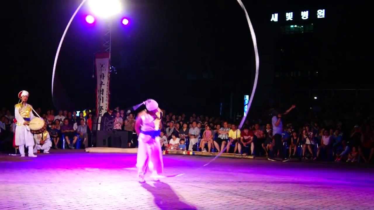 안성 남사당 바우덕이 12발 상모돌리기 Anseong Namsadang Baudeogi Pungmul-nori 12 feet Spinning Hat Performance