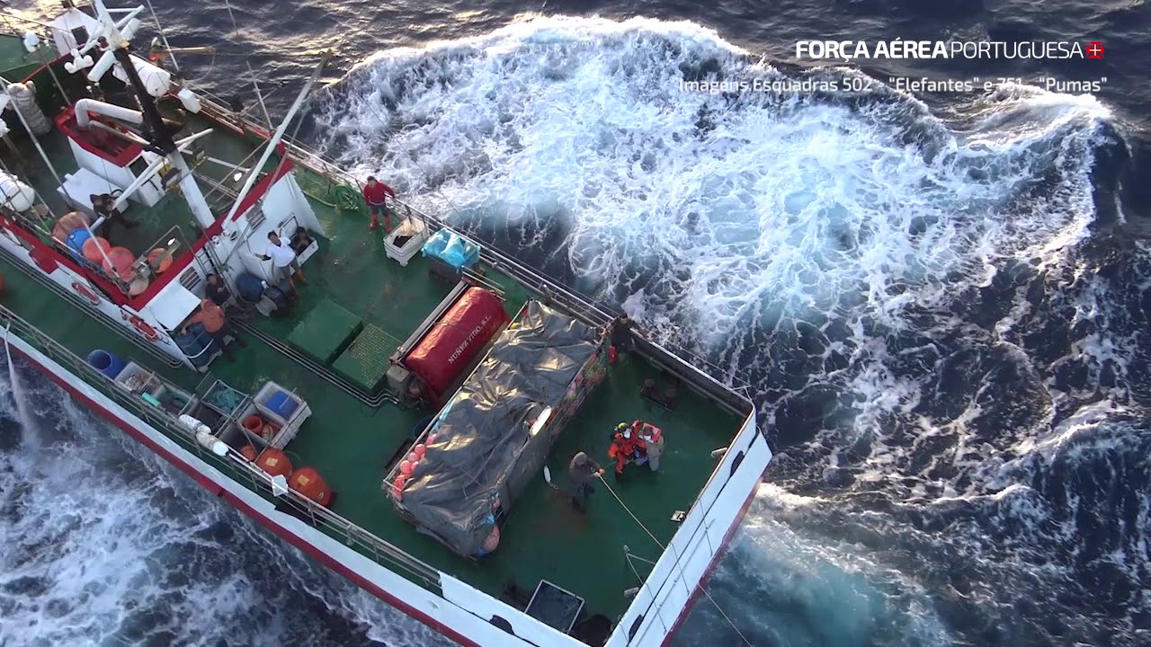 Força Aérea resgata pescador a 430 km noroeste de Lisboa